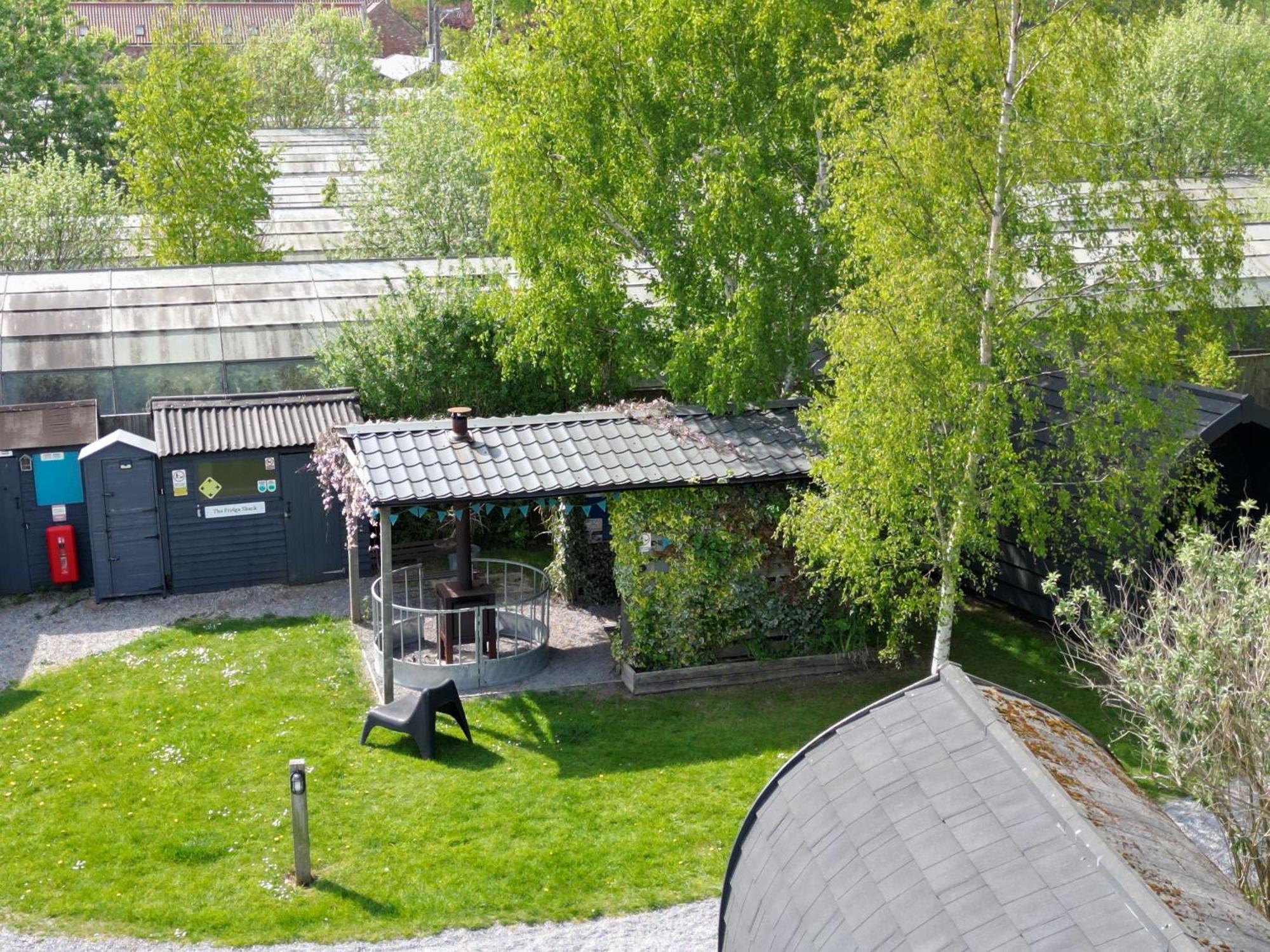 The Little Hide - Adult Only Camping Pods Wigginton  Extérieur photo