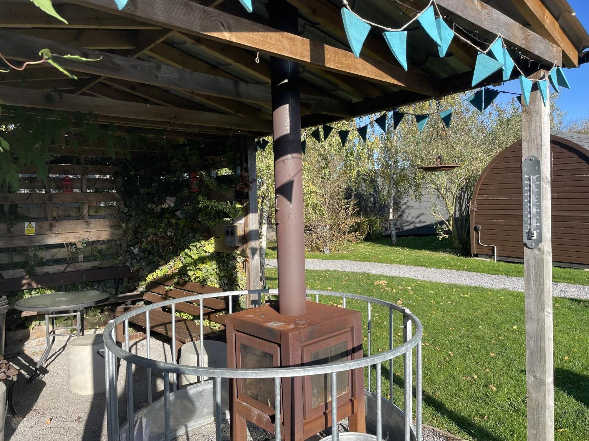 The Little Hide - Adult Only Camping Pods Wigginton  Extérieur photo